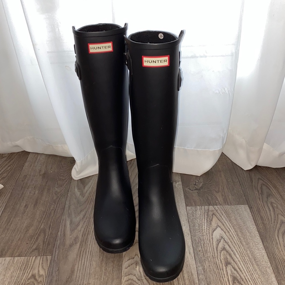 Black matte hunter boots